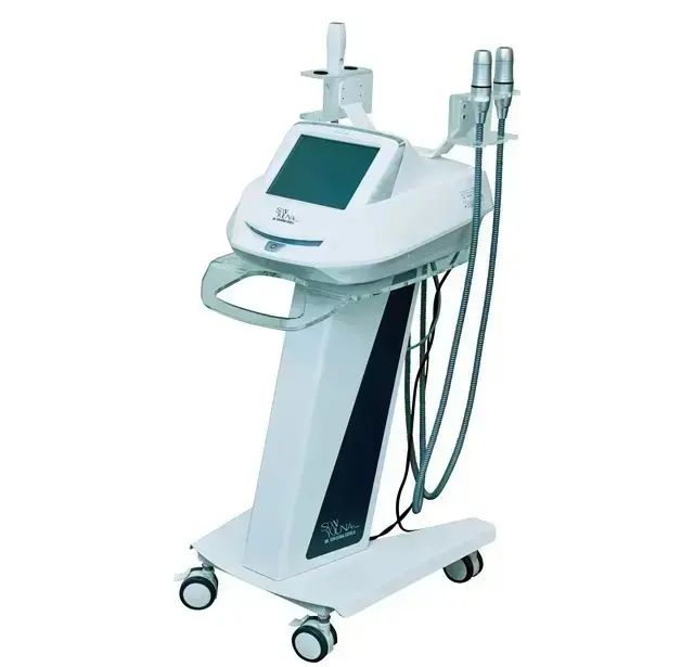 コラーゲン生成を促し、ハリのある小顔に導くコーセラリフティングレーザー（W1,000,000）。即効性があり撮影前の芸能人の駆け込みも多い