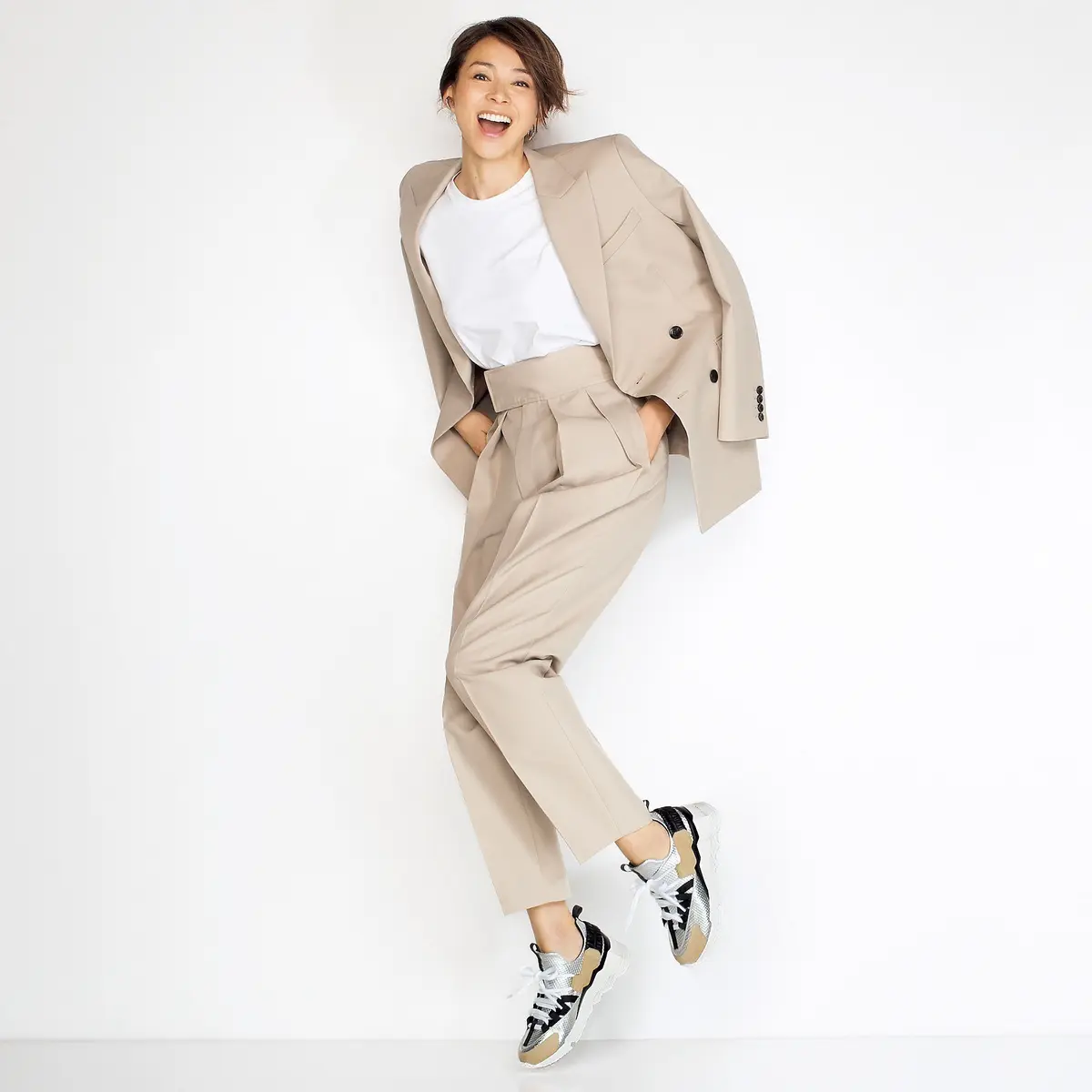 万能カーディガンや名品シューズ、最旬シルの画像_6