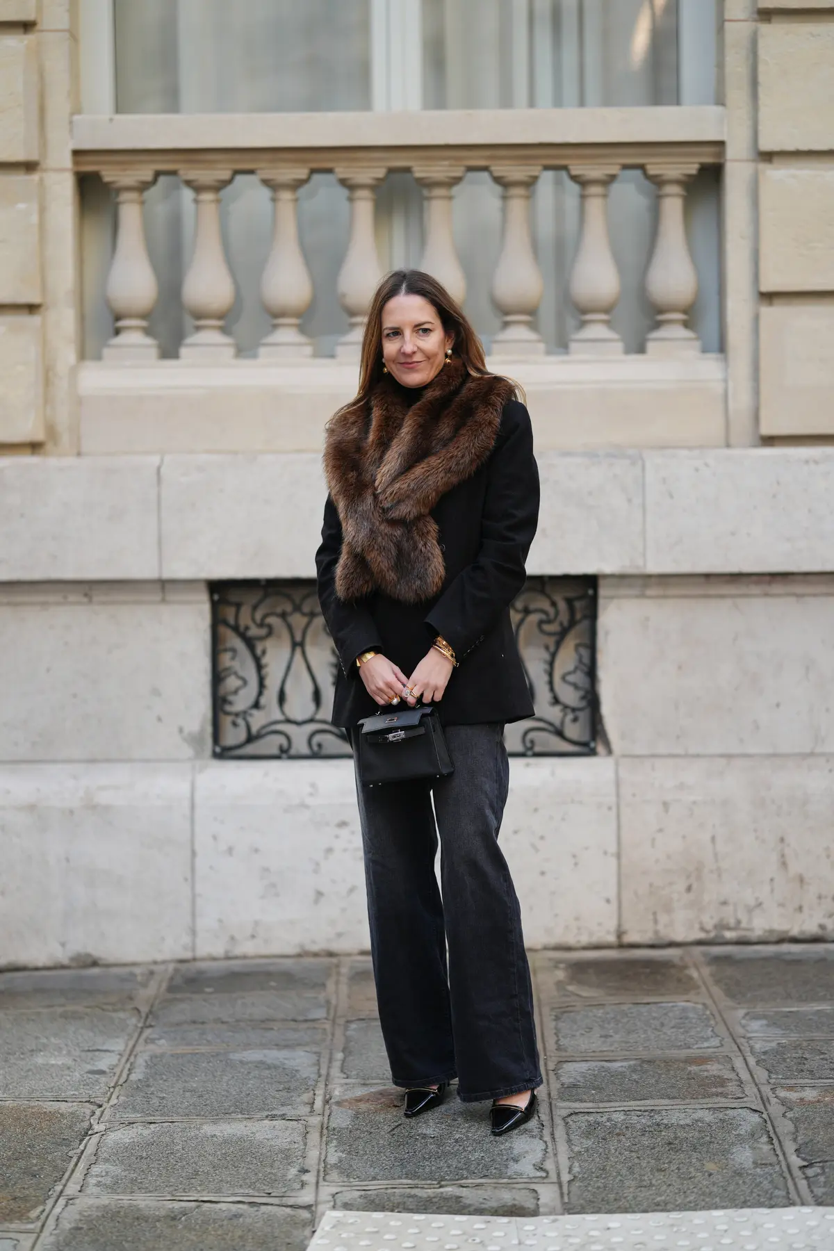 ファッションスナップ　黒コーデ　ジャケット　デニム