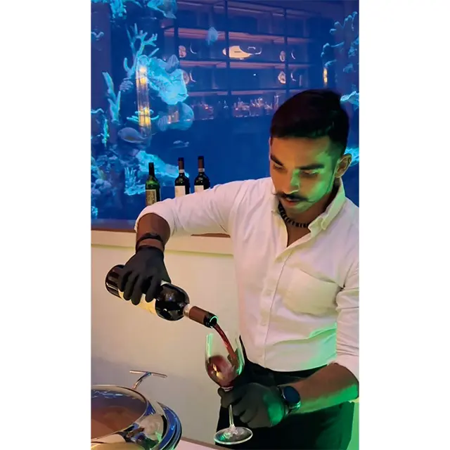 ハワイで一番新しいイタリアンレストランのひ とつ。すばらしい食事と雰囲気、そしておまけ のアトラクションとして巨大な水槽があるの。