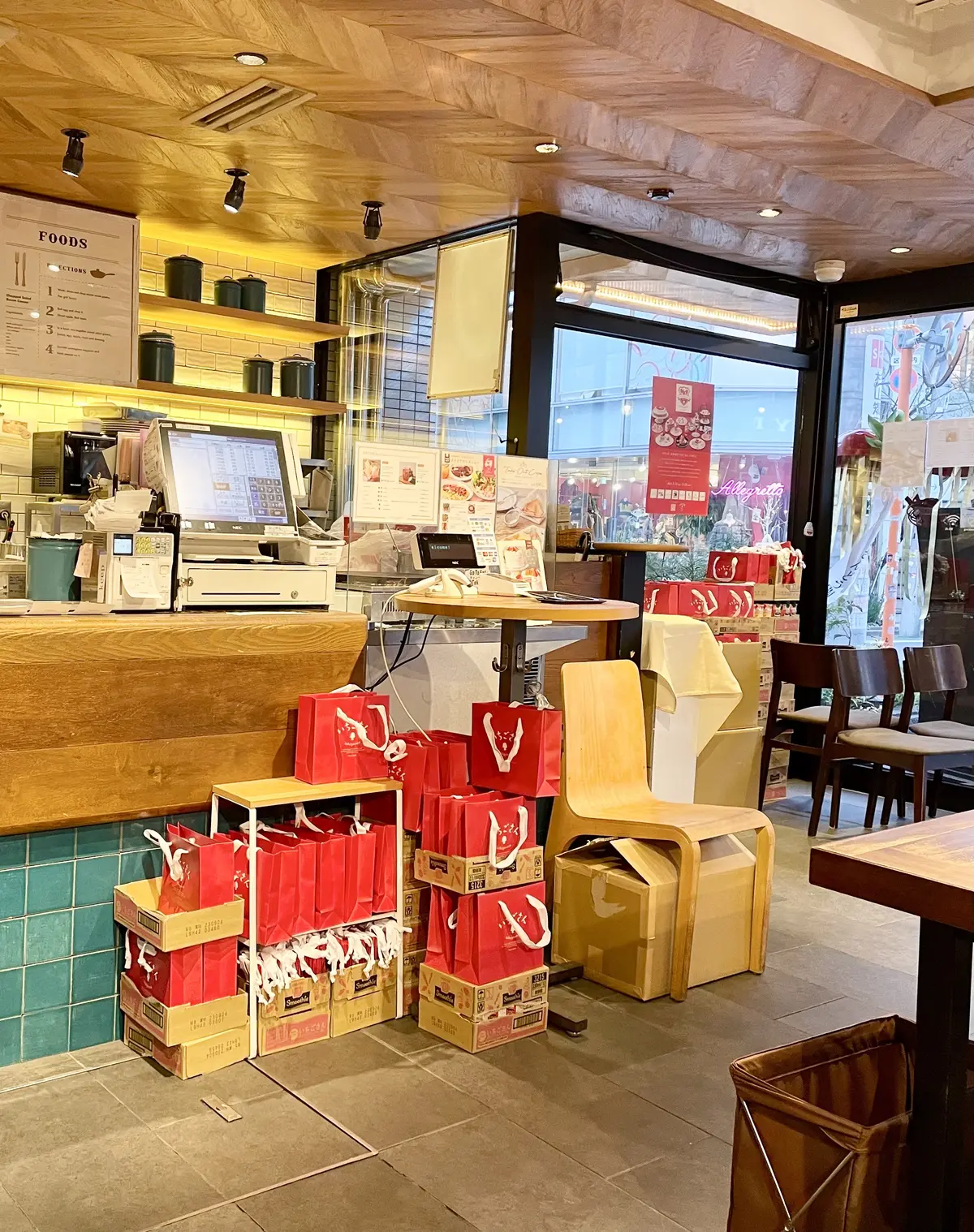 いちごさんカフェ、アフタヌーンティー、ケーキ、カフェ、スイーツ、いちご、お茶、Afternoon Tea、LOVE &TABL、Afternoon Tea LOVE &TABL、アフタヌーンティーラブ&テーブル、店内。