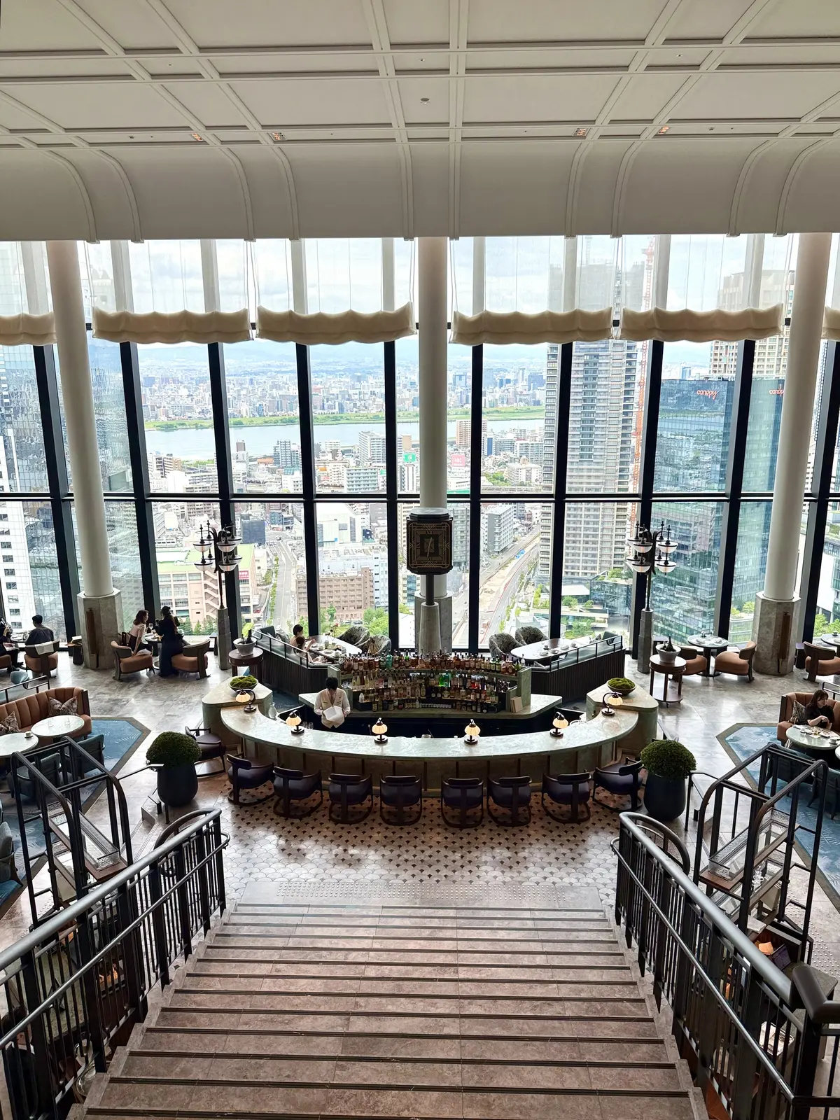 ウォルドーフ・アストリア大阪　ピーコックアレー　シグネチャーラウンジ