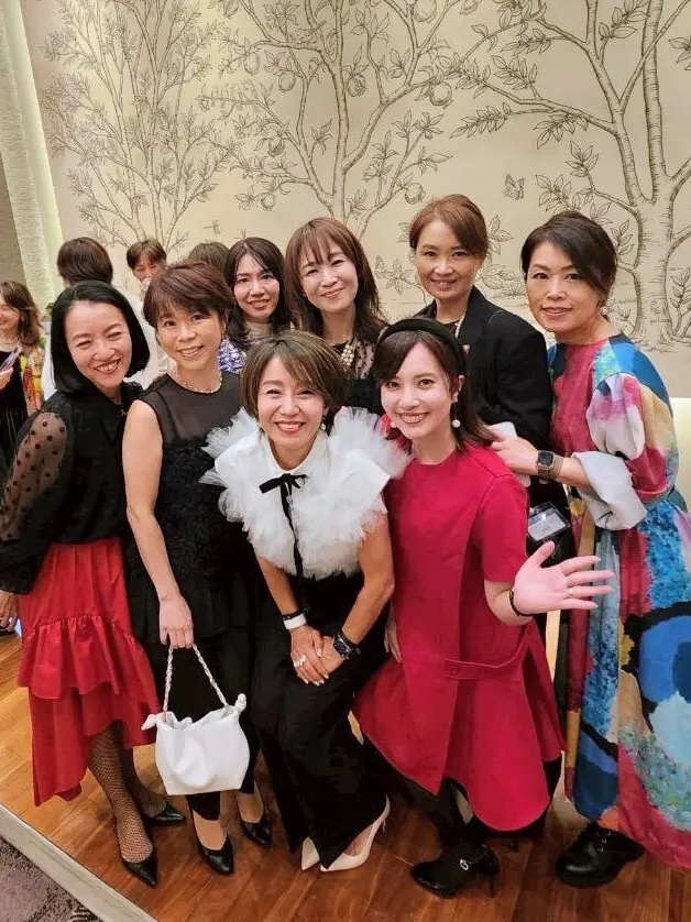 冬、パーティーファッション、パーティーコーデ、赤ワンピース、夜会、ソワレドゥエクラ、40代ファッション