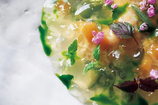 五感を刺激するみずみずしい料理の数々。