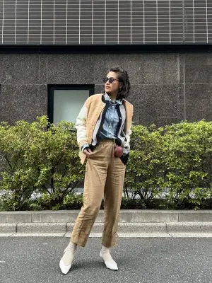 ZARAのベージュパンツでハンサムコーデの画像_5