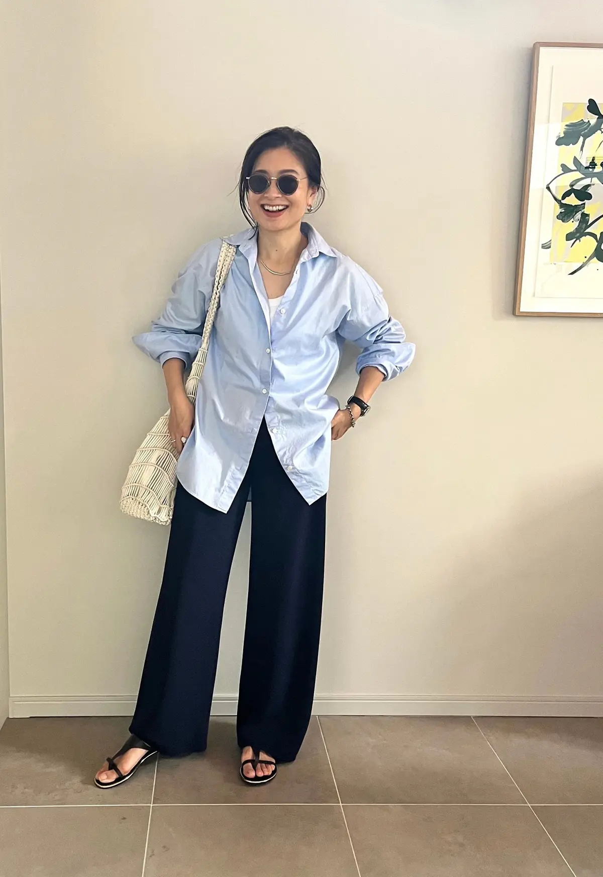 50代、初夏は上品にこなれる！大人に50代が今すぐ真似できる！ファッションエディター三尋木奈保さんの「こなれシャツスタイル」テクニック「黒コーデ」