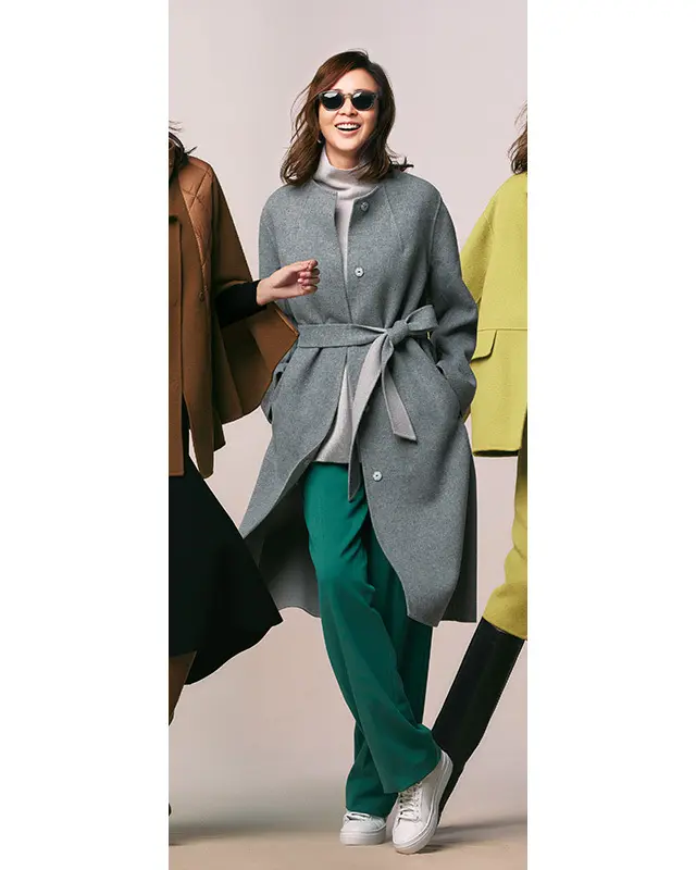 2.カジュアルにもフェミニンにも。シーンレスのグレー