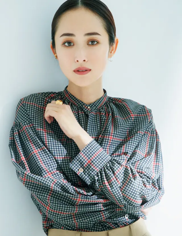 春服との相性最高。「透け感こっくりメイク」