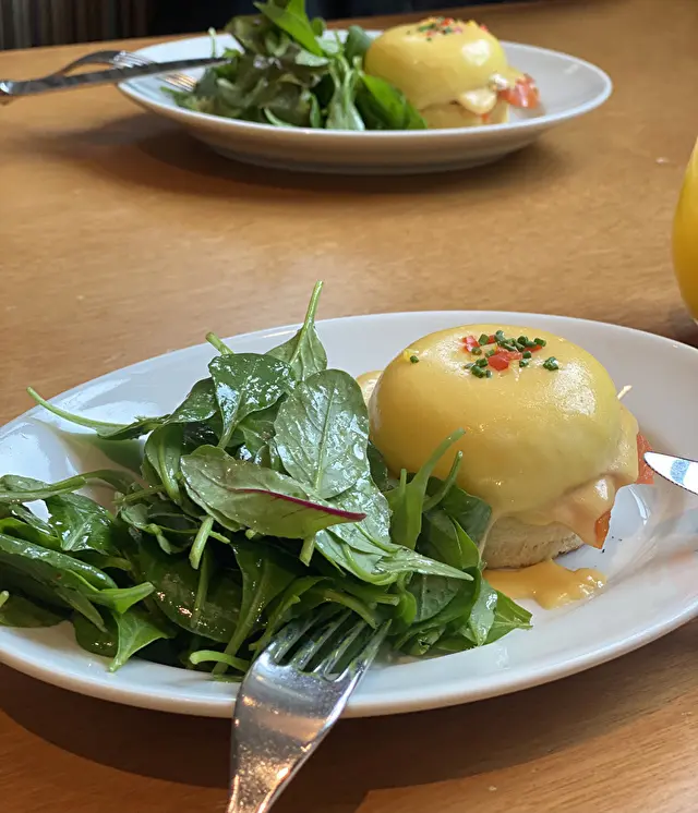 サーモンのエッグベネディクト