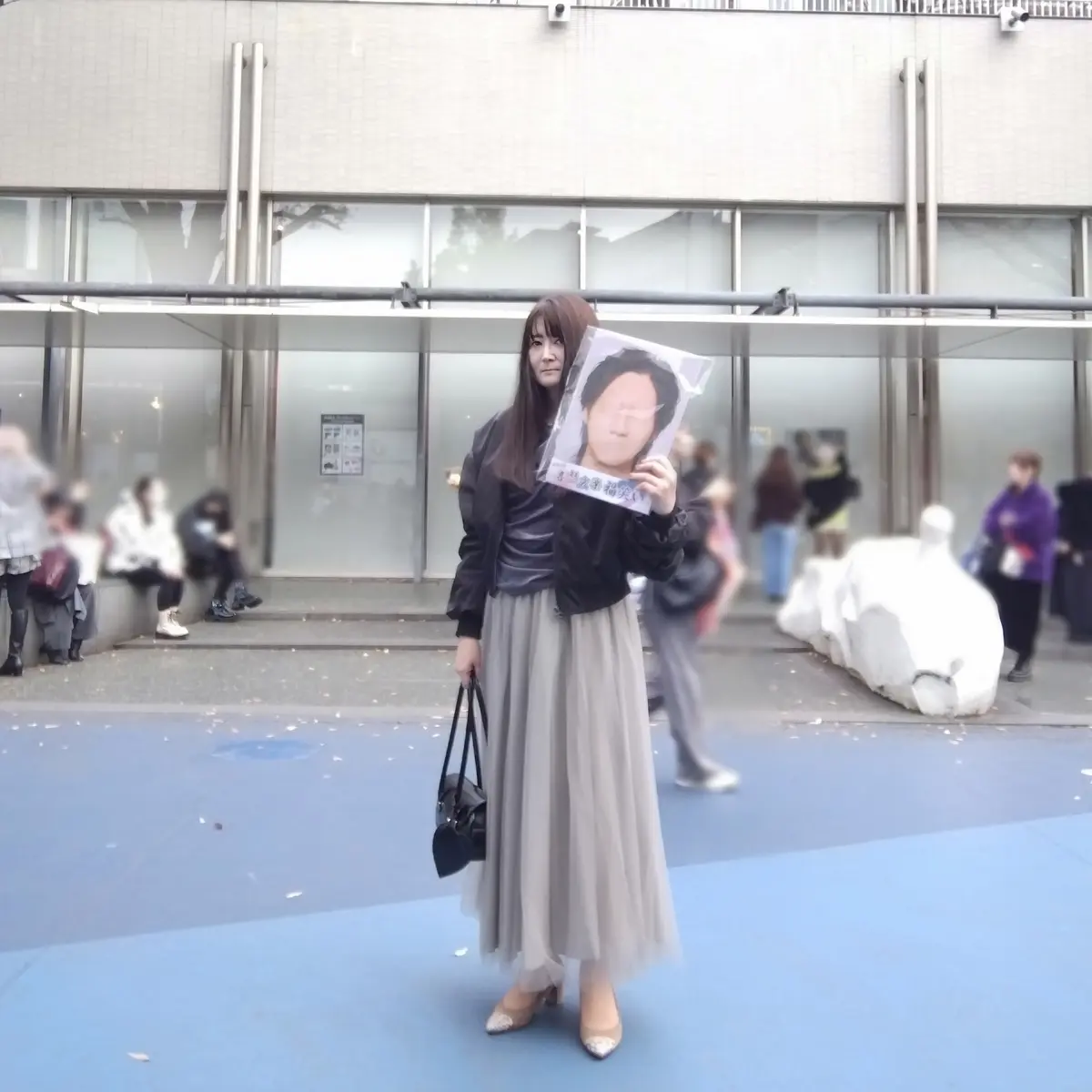 カナデビアホール前