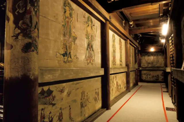 京都の皇室ゆかりの社寺　仁和寺の観音堂須弥壇裏の壁画