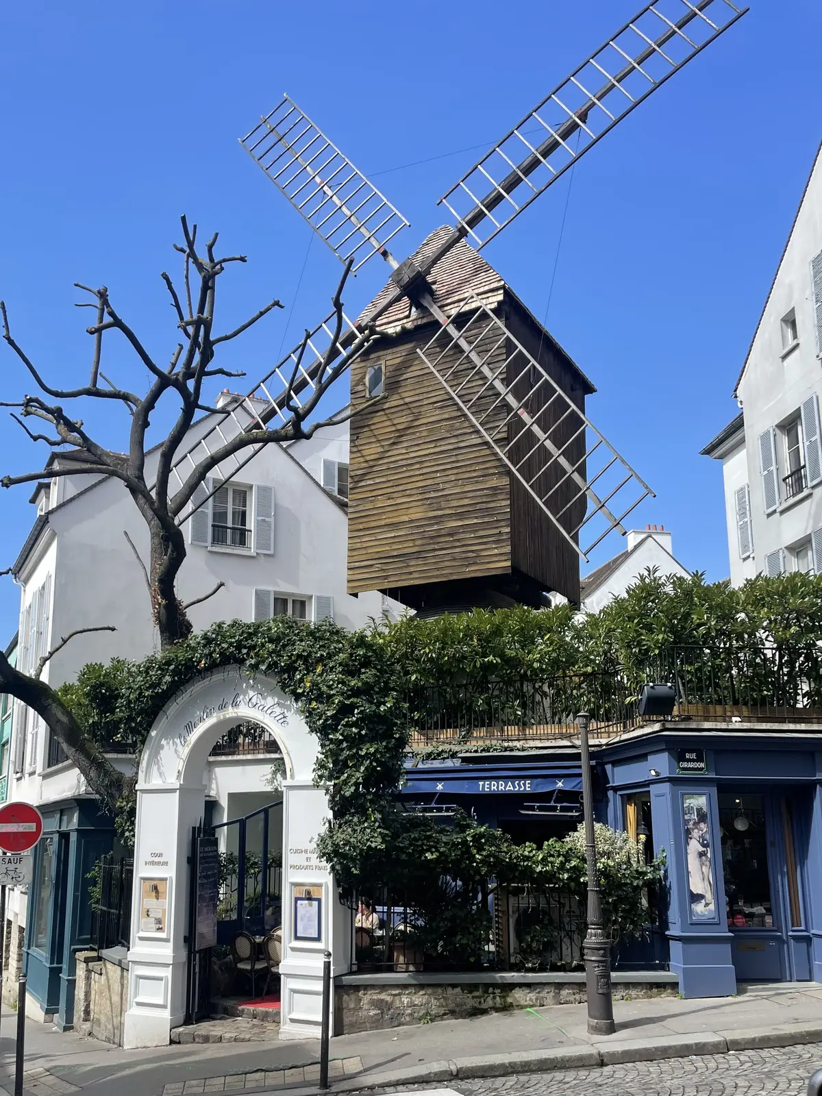 パリ　ムーランドラギャラット　ルノワール　絵画