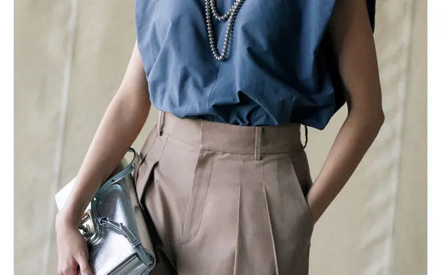 太幅のウエストベルトがしっかりおなかまわりを押さえてくれる