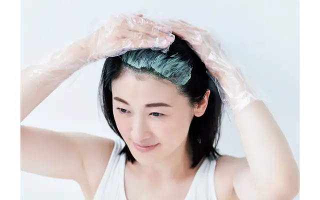 白髪の多い部分から塗布しはじめる