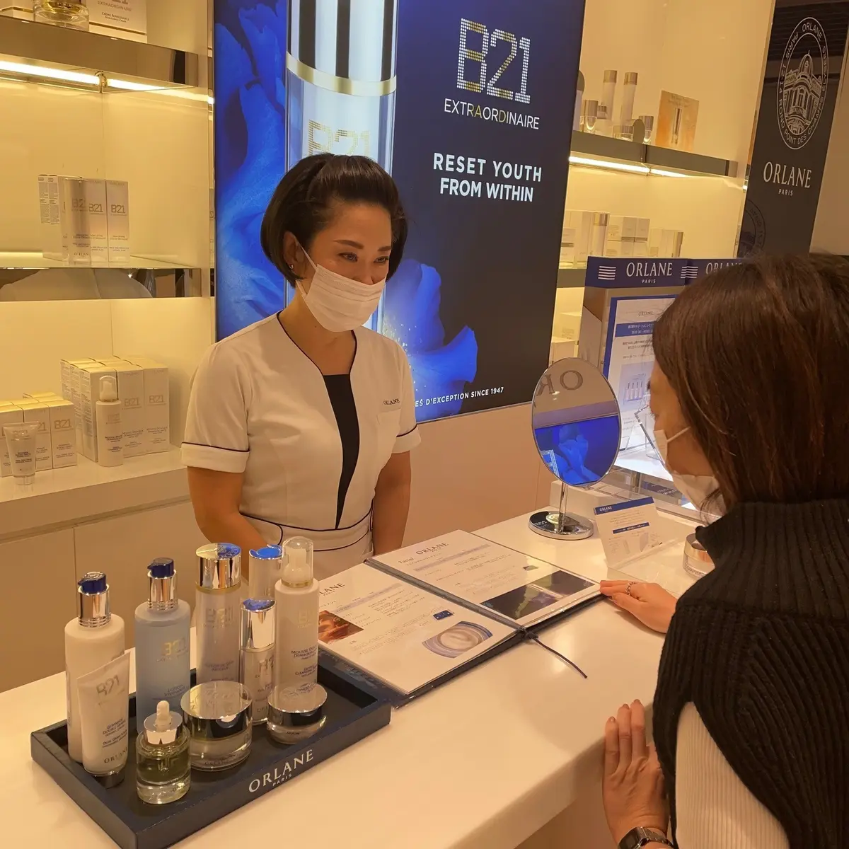 銀座にあるエステティックサロン「オルラーヌ」でカウンセリング