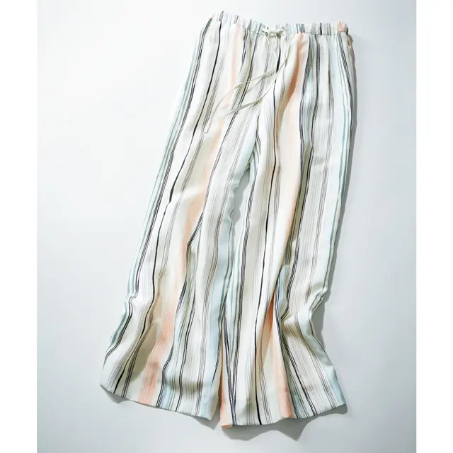 パンツ￥53,900／ebure GINZA SIX店（ebure）