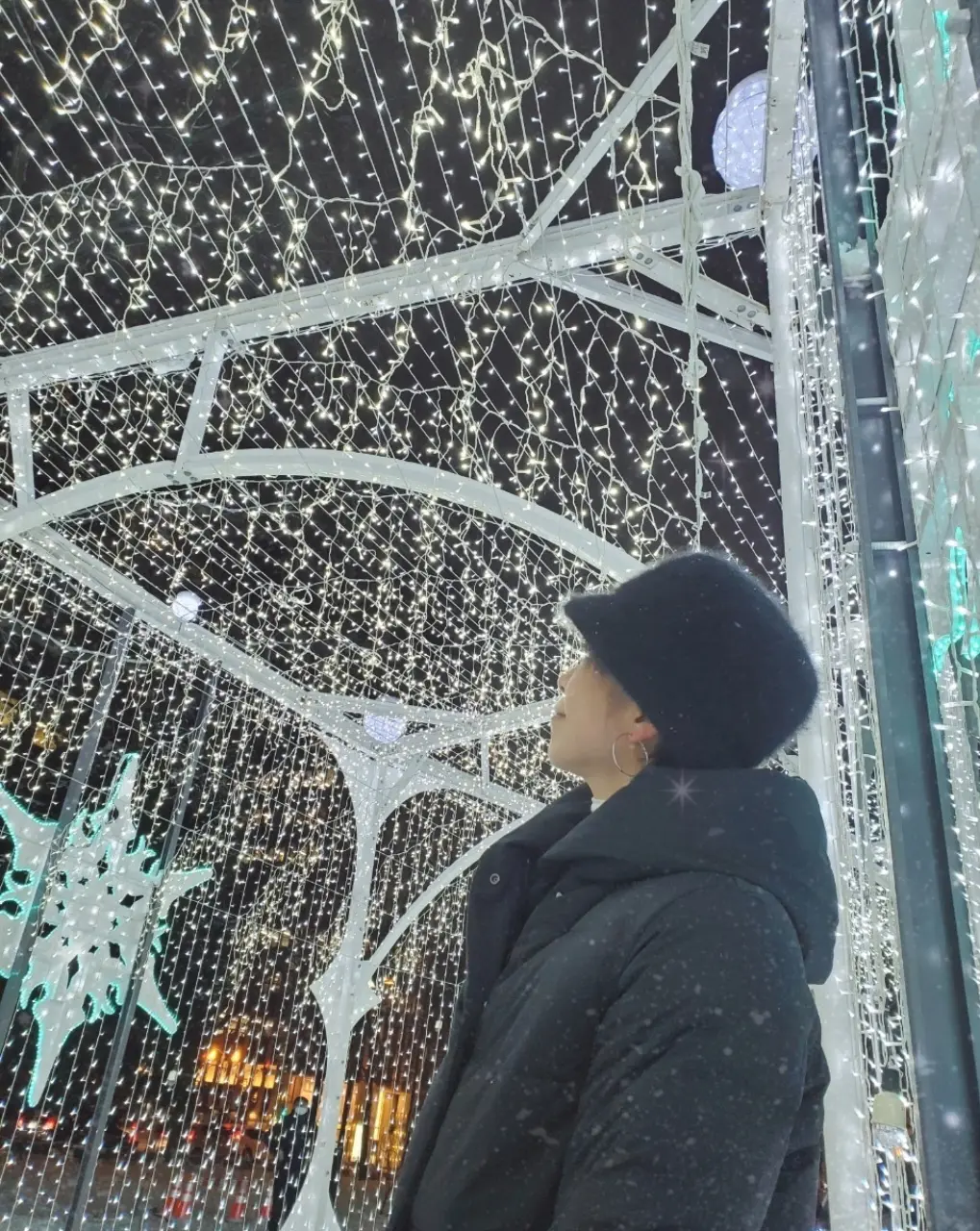 雪景色に映える素敵なイルミネーション