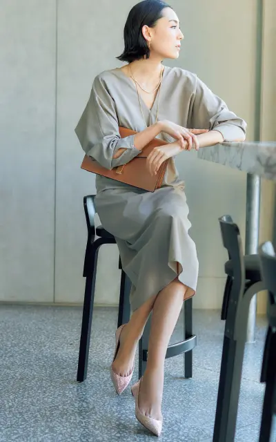 フラットでもとびきり優雅。ハレの日にも映える一足を