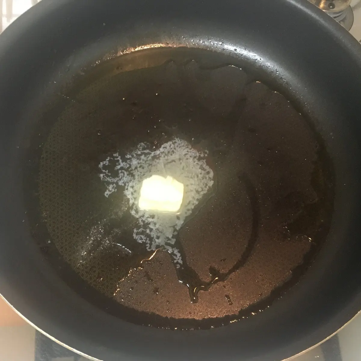 フライパンにバター