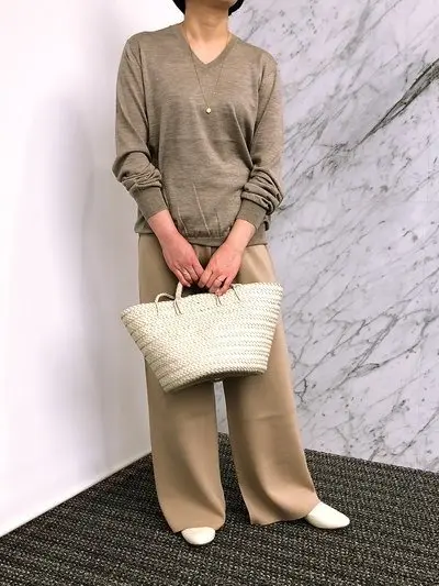 村山佳世子×SLOANE 【スタイリスト村山佳世子さん別注】ウールシルクカシミヤVネック ￥29,000+税