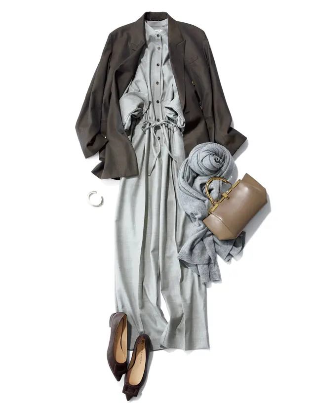 ジャケット￥83,600・オールインワン￥75,900／ebure GINZA SIX店（ebure）