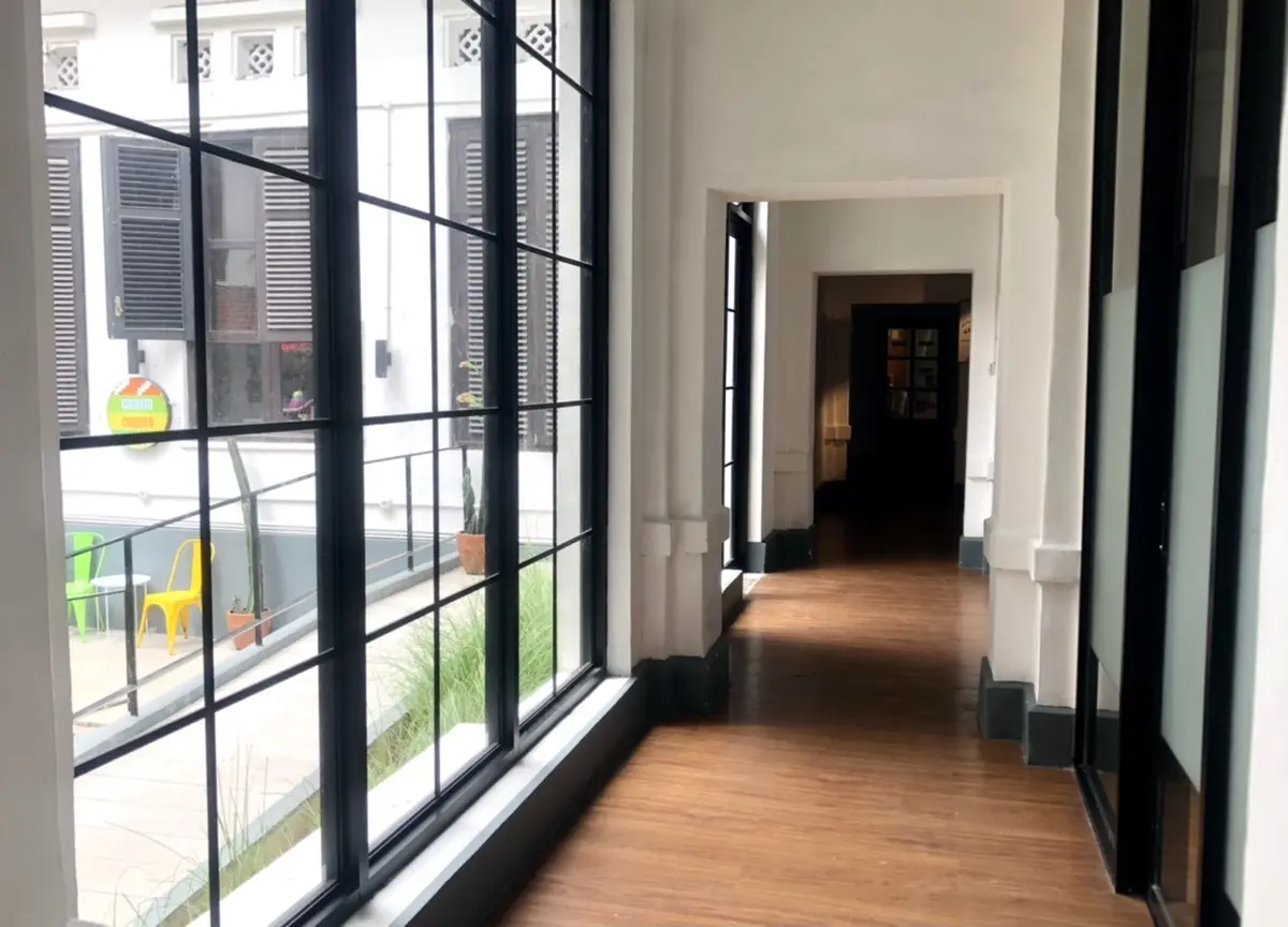 pos ショップ入口側　通路