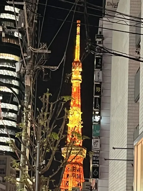 イエローを取り入れたジレコーデで娘とカフの画像_13