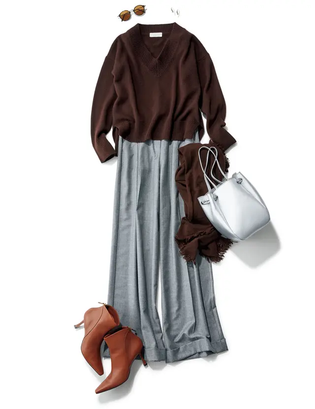 ブラウンニット×グレーワイドパンツのコーデ
