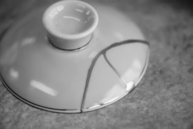 余分な金粉をとれば完成