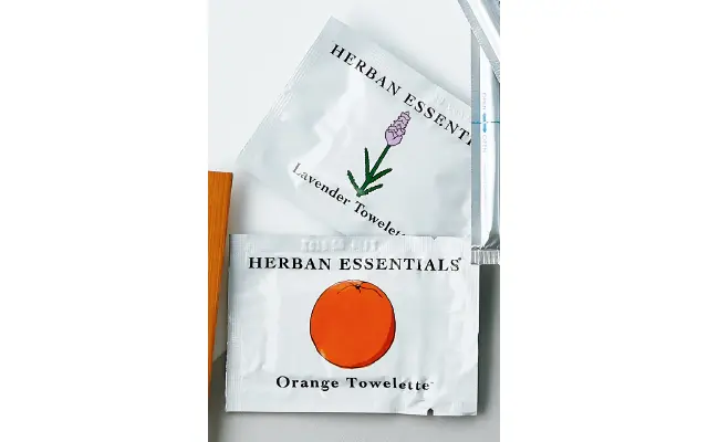 コスメキッチンのハーバンエッセンシャルズ アロマタオル ミニ（ラベンダー・オレンジ）