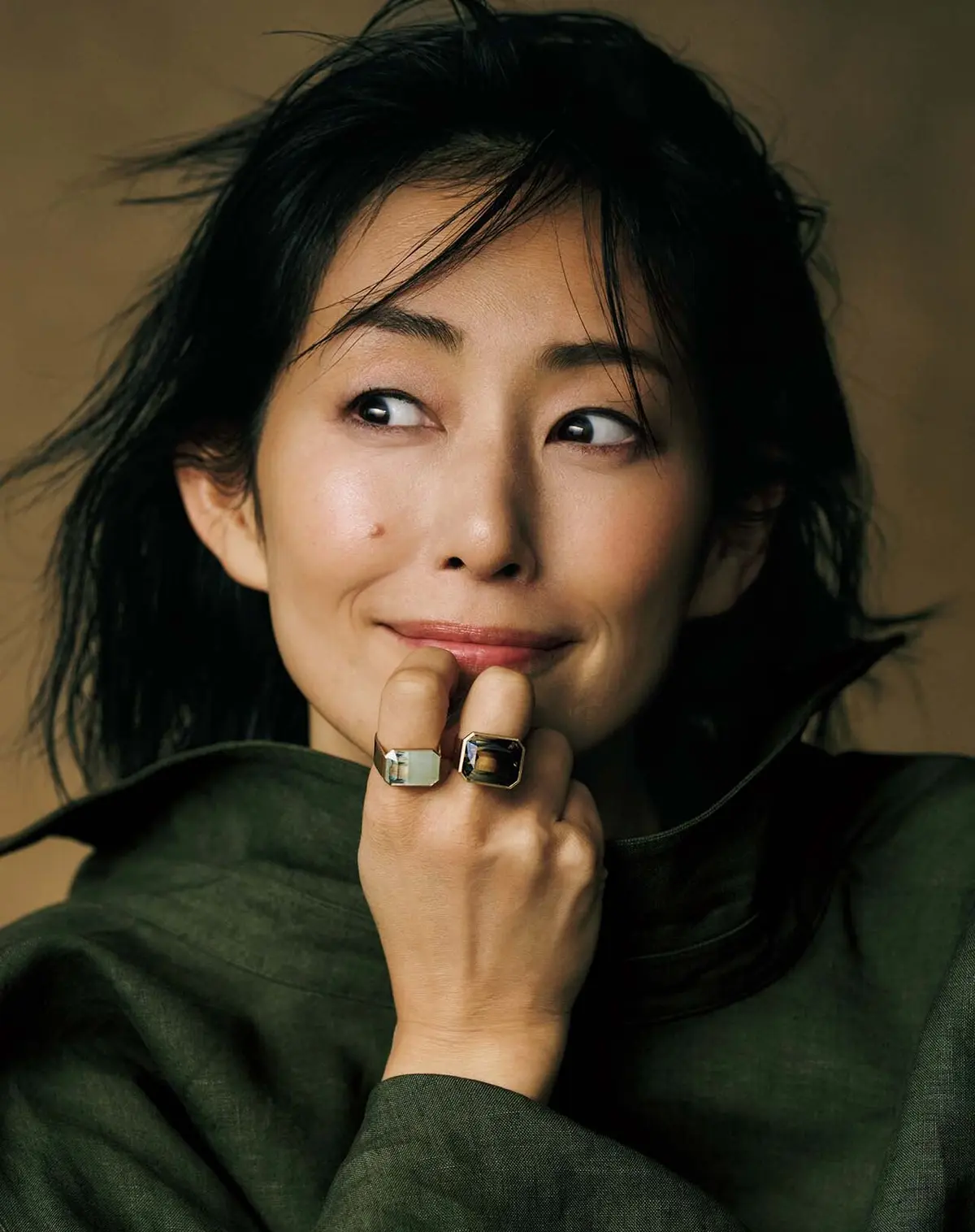 手持ちのリングに新しい 色石を重ねて鮮度を上げる