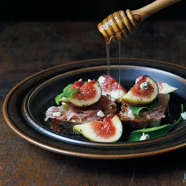 味わい深いヴィンテージの器。逸品に出会えたときの喜びは格別！