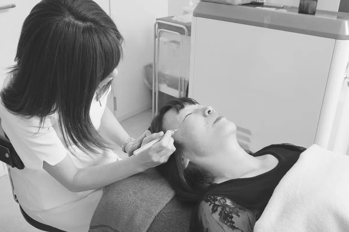 シミ悩みを解消したい編集長Sが初体験！ の画像_2