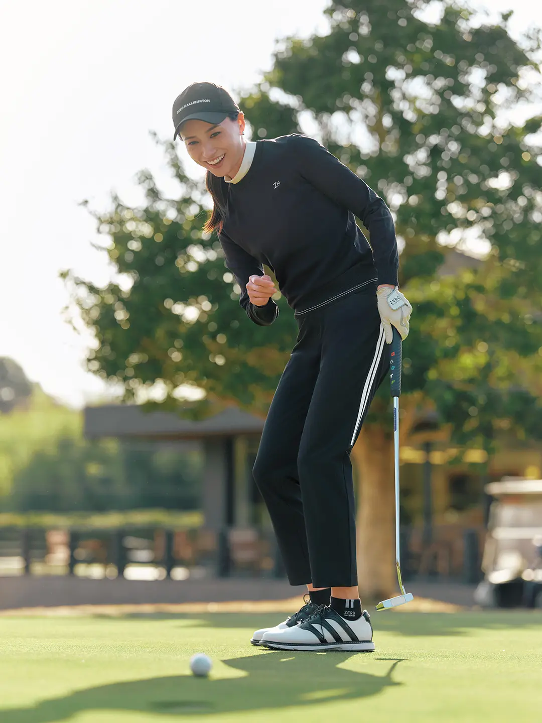 凛とした深みのあるネイビーで大人の余裕と気品を味方に