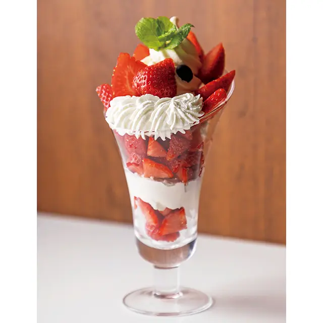 春限定の苺パフェ