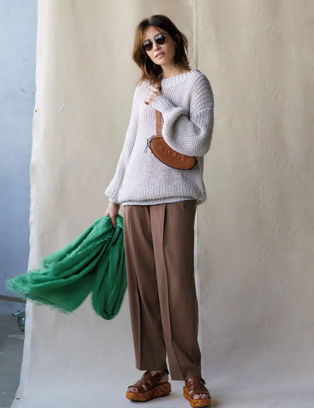 オーラリーのパンツのRINA