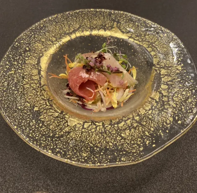 紅葉とクリスマスモードの椿山荘の画像_5