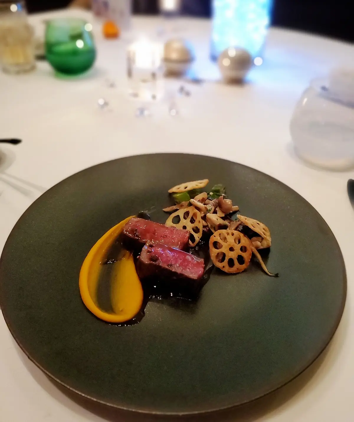 Wメインの国産牛のサーロイン