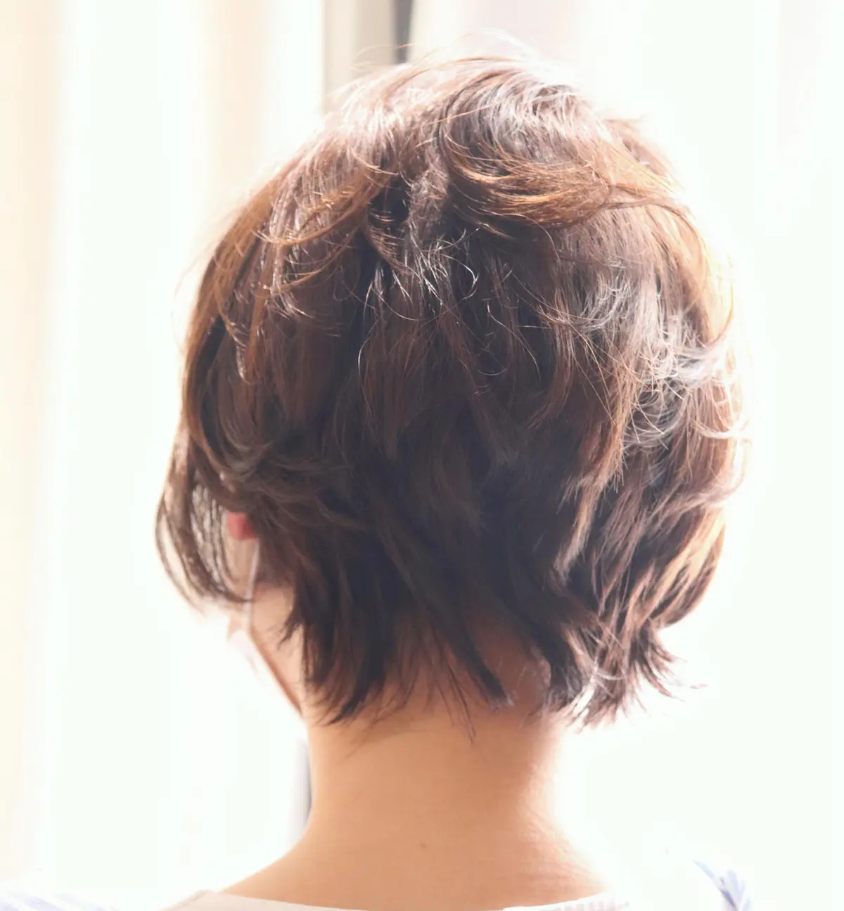 動きのあるヘアが人気。動きを出しながらトレンドを取り入れる。