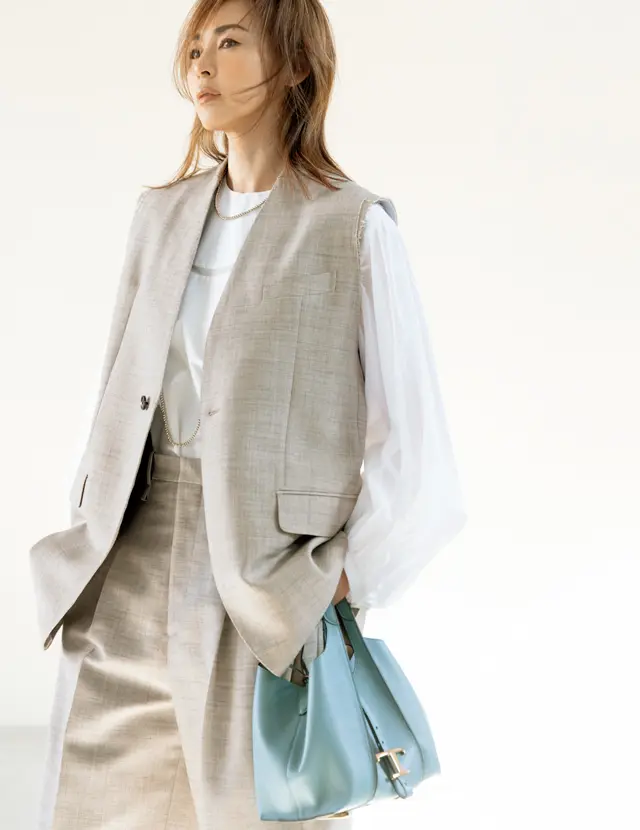 スーツより洒脱（しゃだつ）に決まるデザインジレのセットアップ