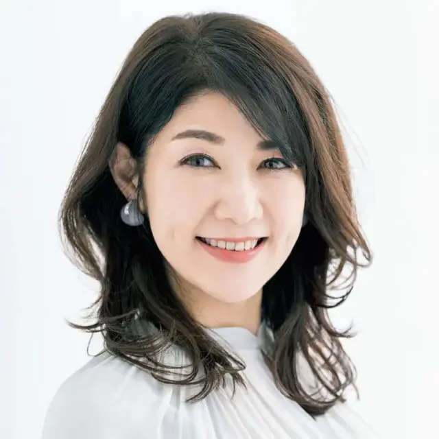 【最新】50代の華やかでおしゃれな「春のミディアムヘア」41選