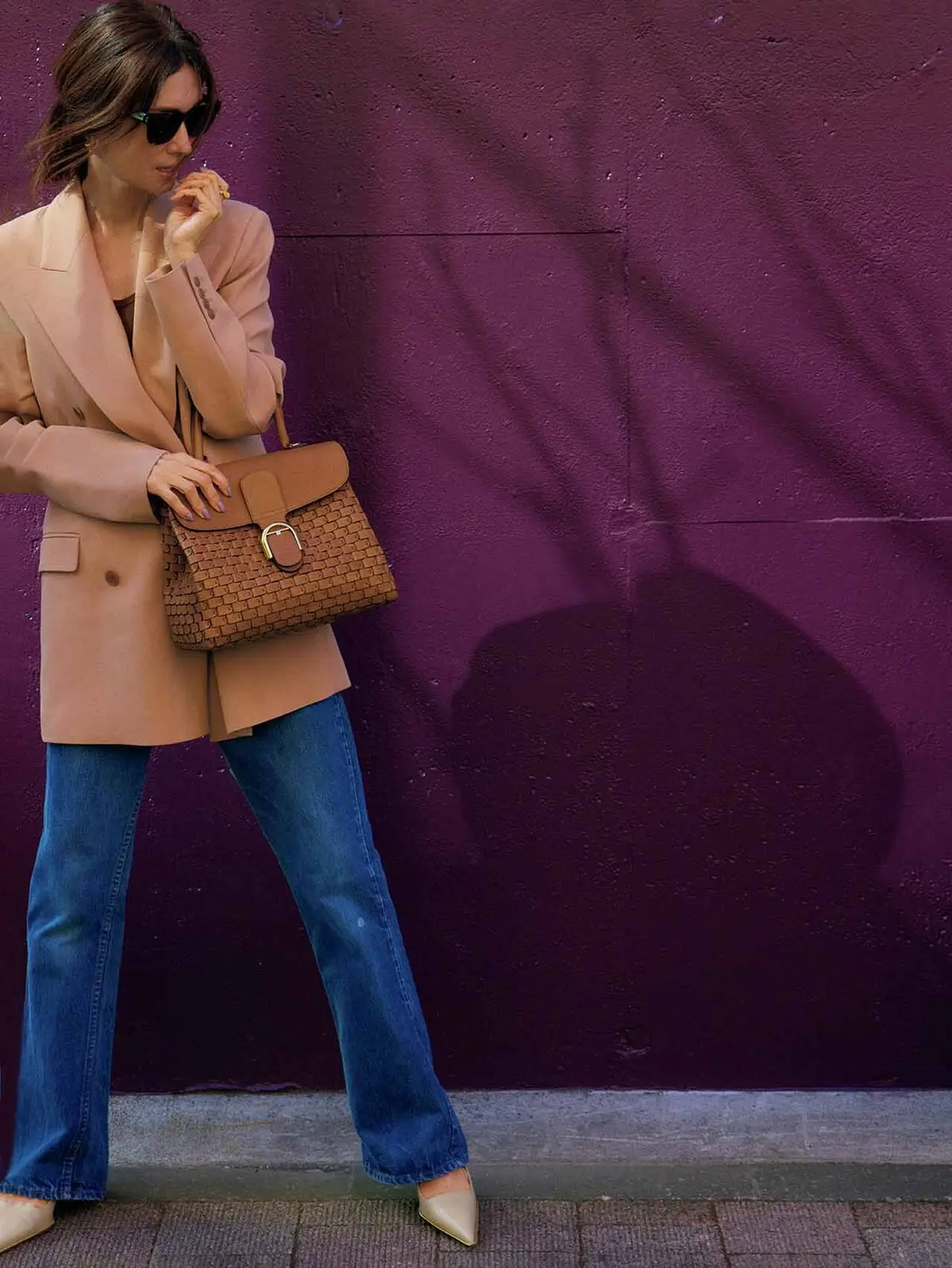 かっこいいし、色気もある。 ＂慣れた＂ムードのデニムと パワージャケットがその理由