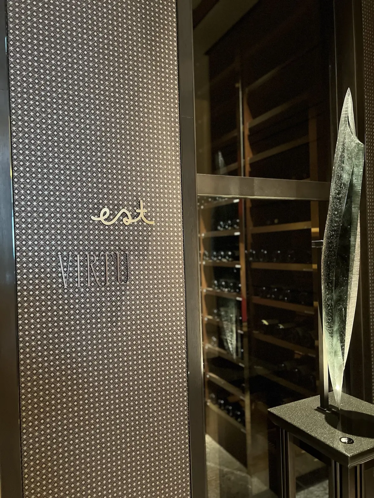 フォーシーズンズホテル東京大手町のバー入り口