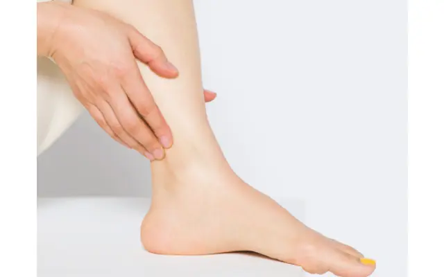 くるぶしマッサージで足首を軟らかく
