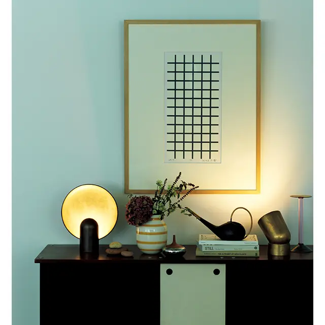 テーブルランプ 右「Spot Light」￥150,000・左「Surface Sconce」￥200,000／エコ ジェーエーユー