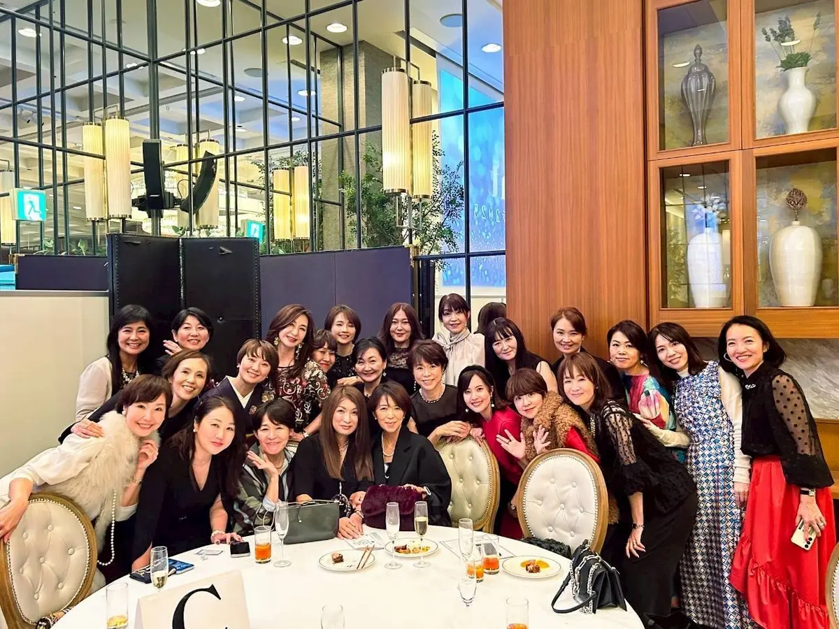 ブラックコーデで、【ソワレ・ドゥ・エクラの画像_23