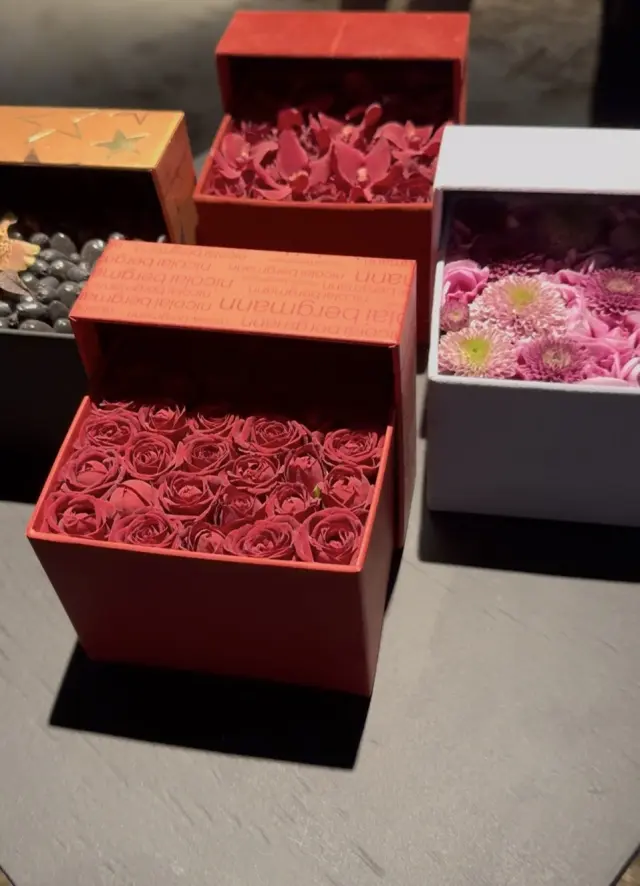 ニコライバーグマンフラワーボックス