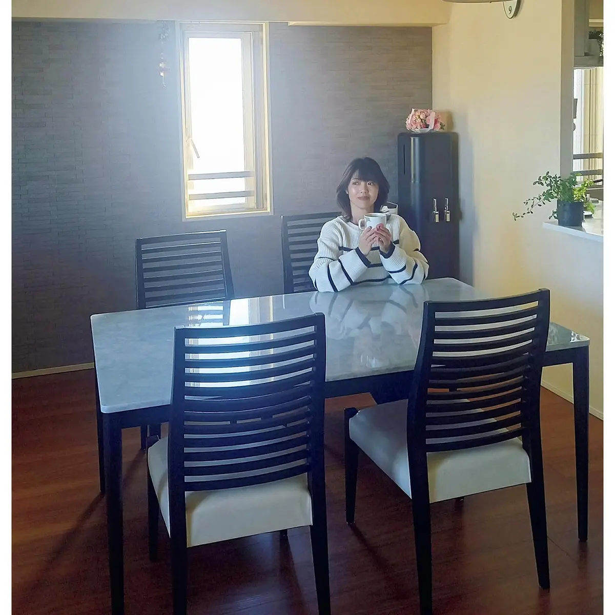 テーブル／アルモニア