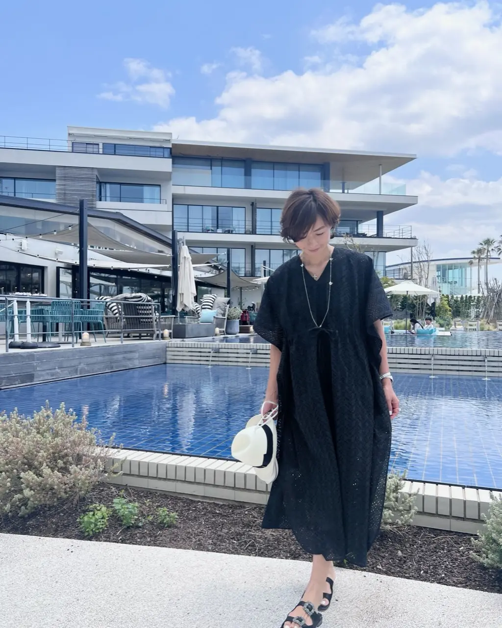 夏の黒ワンピースコーデの画像_4