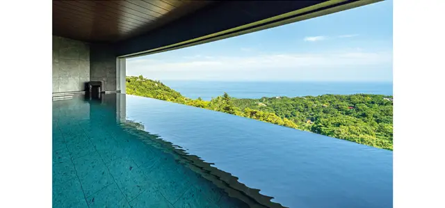 海と空を見晴らす大浴場「深湯露天」が爽快！